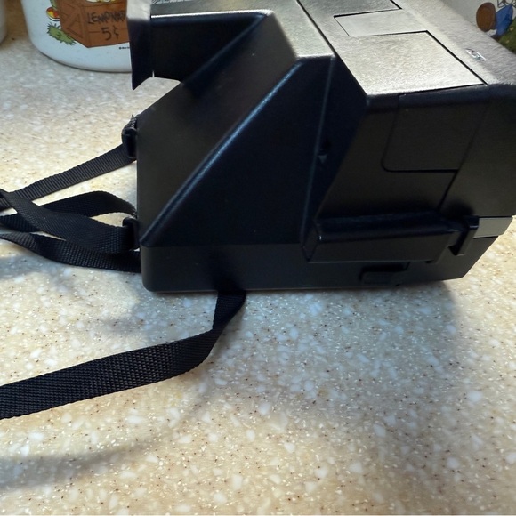 Polaroid Sun 600 LMS Camera - Black and Silver - Picture 4 of 16